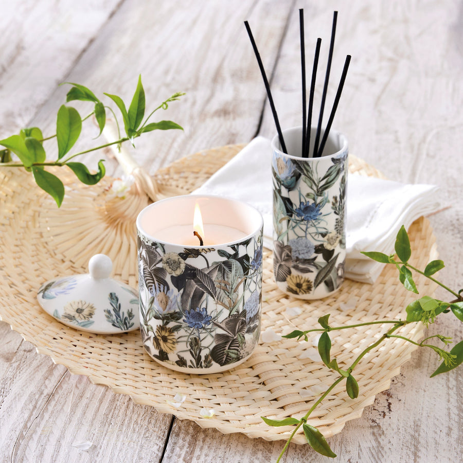 Scented candle in porcelain cup Garden Light blue - 315 g