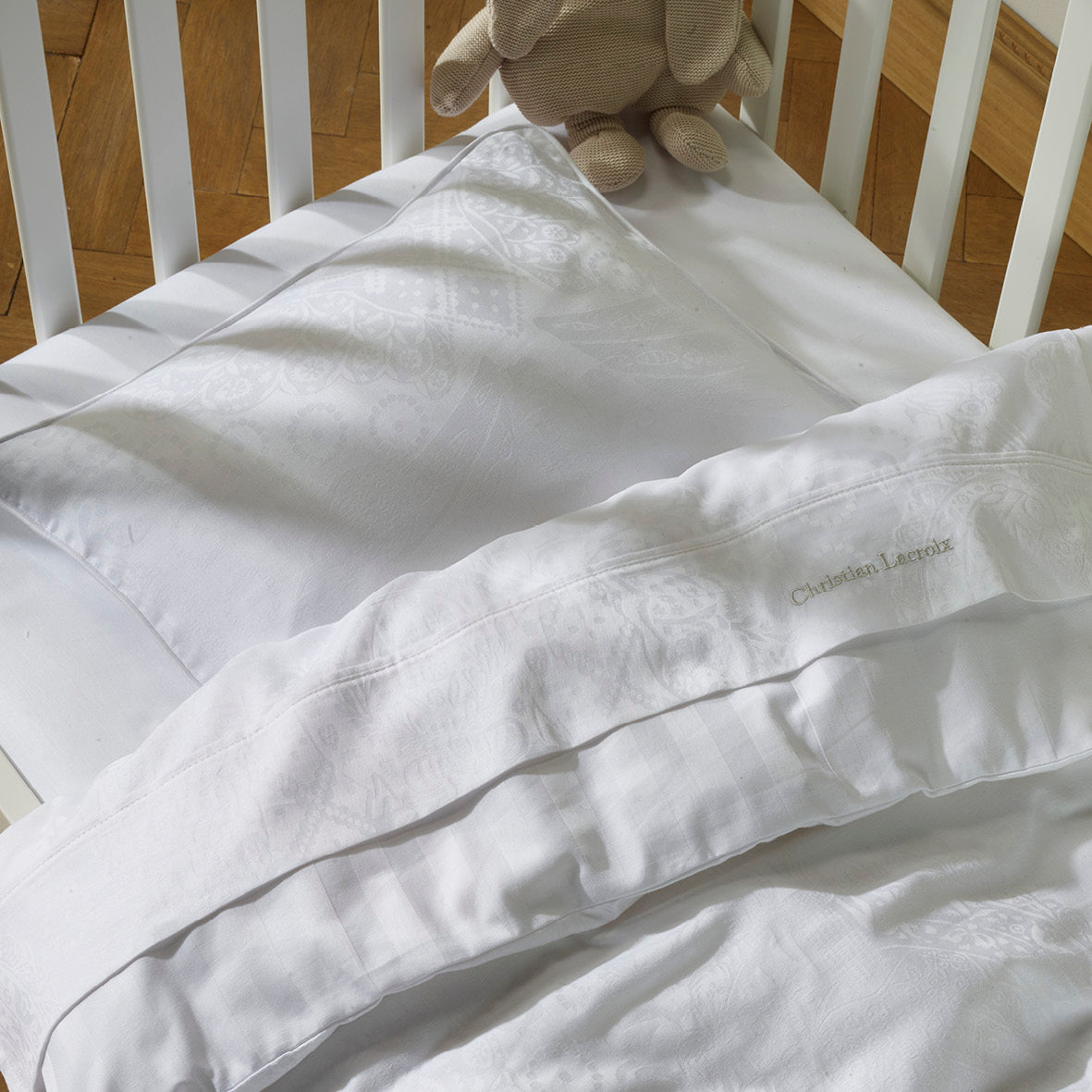 Housse de couette + taie d'oreiller bébé en satin de coton - tissé Jacquard - Arles Blanc - CXL by Christian Lacroix Maison